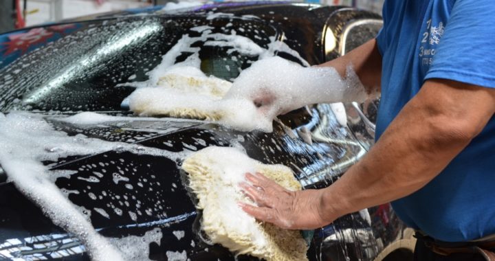 Lavagem automotiva: aprenda a lavar o carro em casa de maneira correta